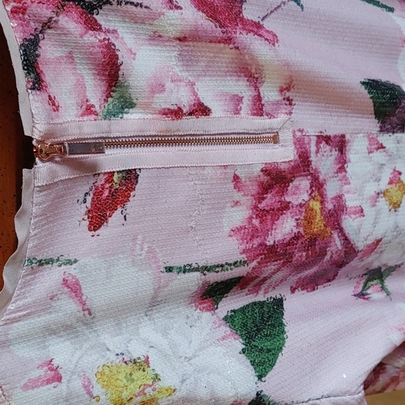 TED BAKER FAWN FLORAL IGUAZU SHORT SLEEVE SEQUIN TOP - Picture 5 of 13